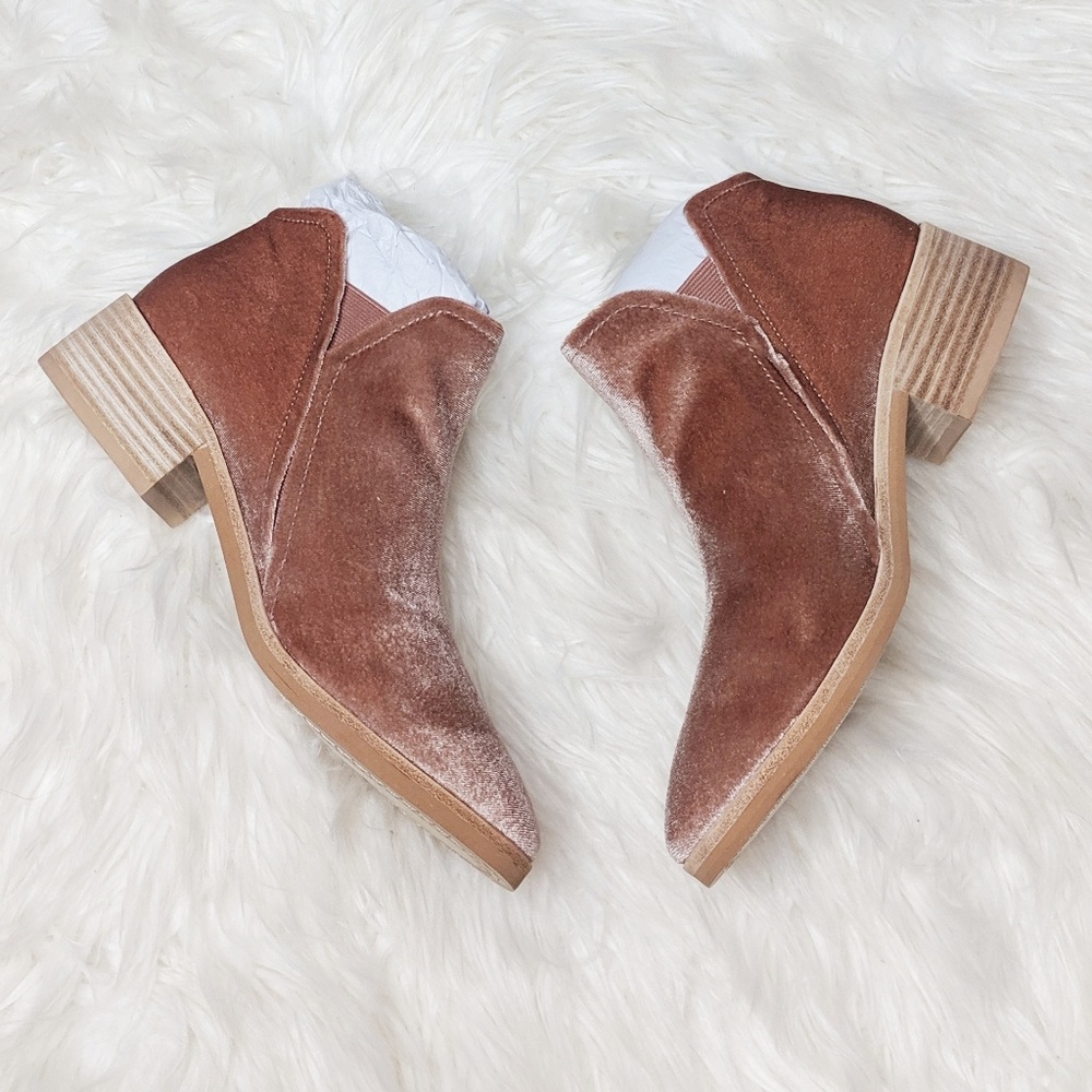 NEW DOLCE VITA Rose Velvet Booties 7.5 - Picture 1 of 5